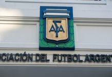 Leandro Petersen e Sergio Goycochea analisam expansão global da marca AFA em painel do SBC Summit 2026 Fachada do prédio da AFA em Buenos Aires, Argentina.