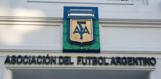 Leandro Petersen e Sergio Goycochea analisam expansão global da marca AFA em painel do SBC Summit 2026 Fachada do prédio da AFA em Buenos Aires, Argentina.