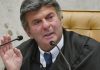 Luiz Fux dá 72 horas para AGU se manifestar antes de decidir sobre proibição das apostas Luiz Fux é fotografado durante sessão do STF.
