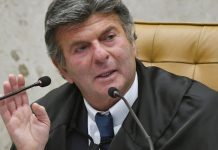 Luiz Fux dá 72 horas para AGU se manifestar antes de decidir sobre proibição das apostas Luiz Fux é fotografado durante sessão do STF.
