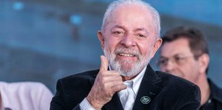 Lula duvida que Congresso derrube medida provisória que proíbe apostas Lula sorri durante a campanha eleitoral.