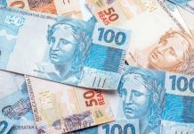 Notas de 100 e 50 reais.