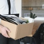 Pessoa perde o emprego após a proibição das apostas.