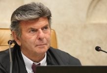 Ministro Luiz Fux em sessão plenária do STF em 6/4/22